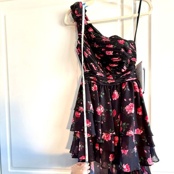 NWT Mac Duggal one-shoulder, high-low black gown with a red/pink floral print. - Picture 13 of 15